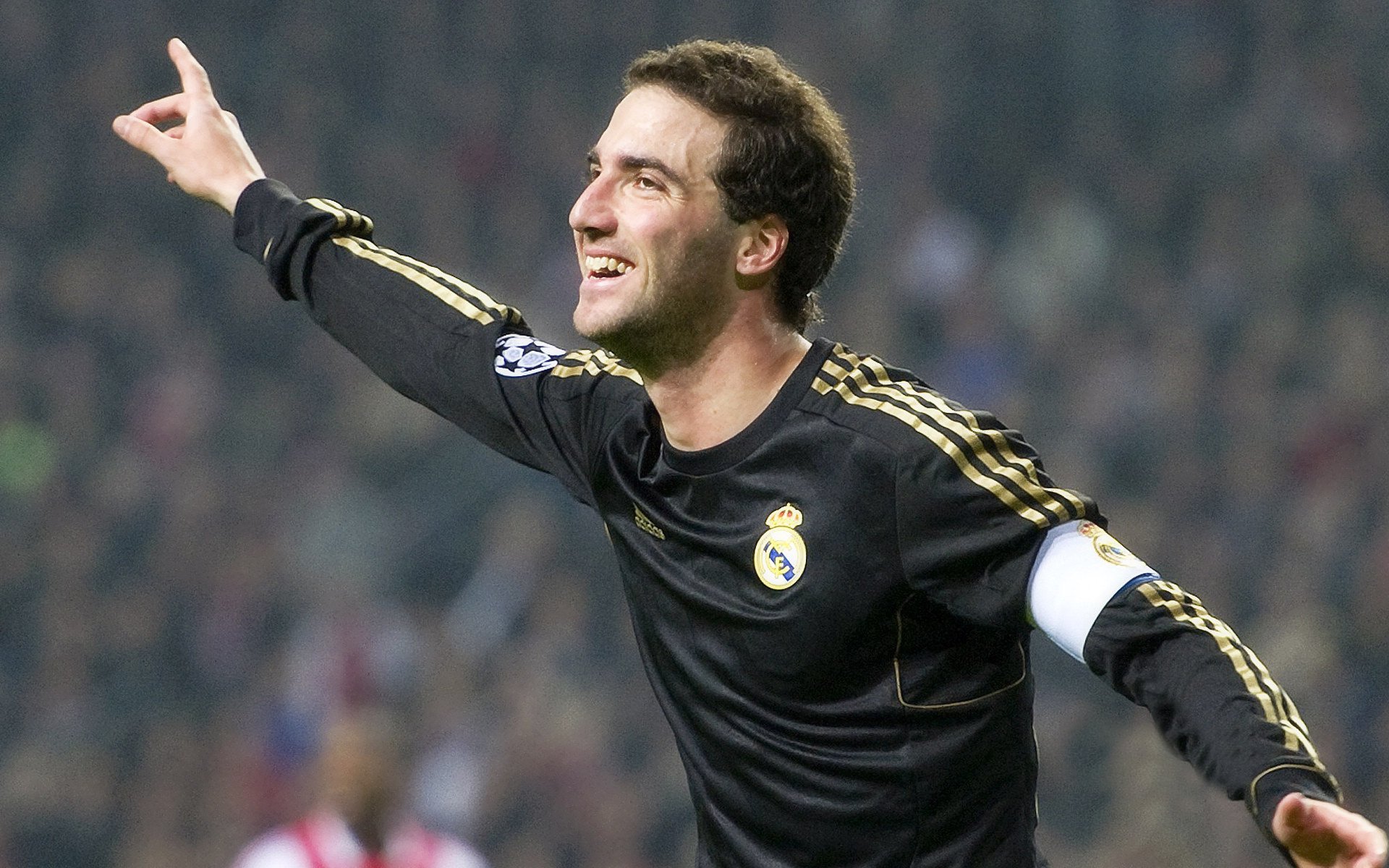 星空体育入口-法甲激烈拼搏，精彩瞬间点燃现场气氛，法甲情况